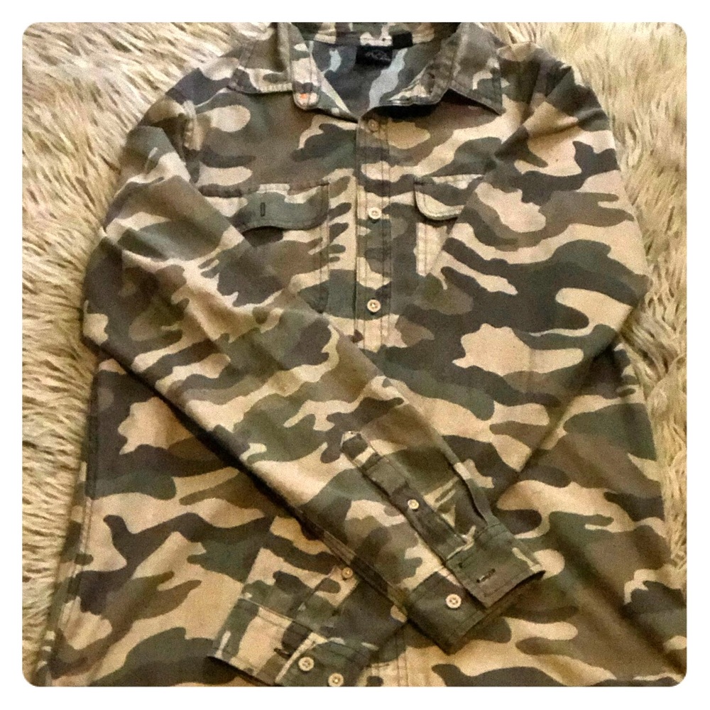 A long sleeve army print shirt for men